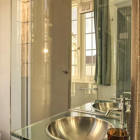 Just Urban - Bright Penthouse - Heart Of 10 Min To Duomo Lägenhet *