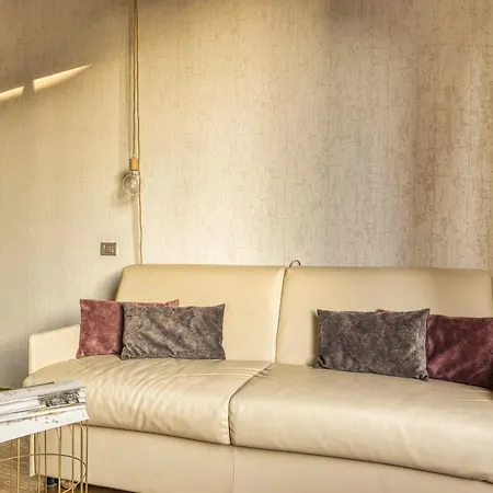 Just Urban - Bright Penthouse - Heart Of 10 Min To Duomo Lägenhet